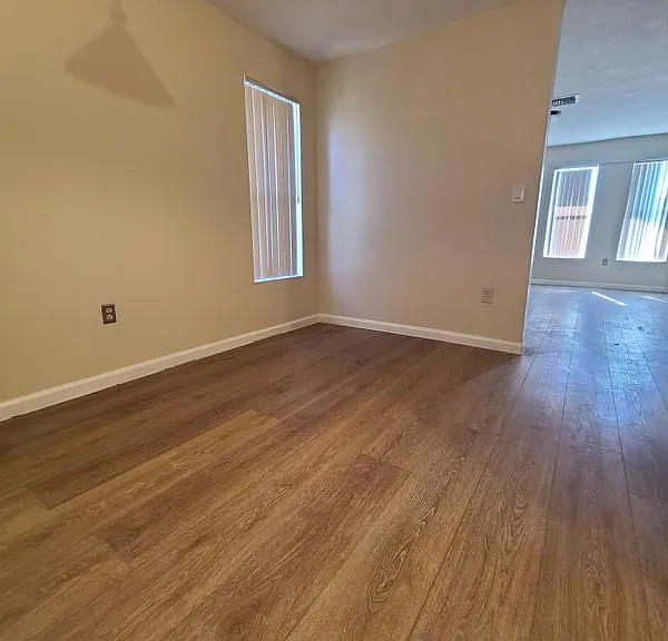 1712 SW 40th Ter #1712 — Photo 6