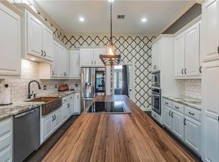 13 W Razorback Rd, Rogers, AR 72758