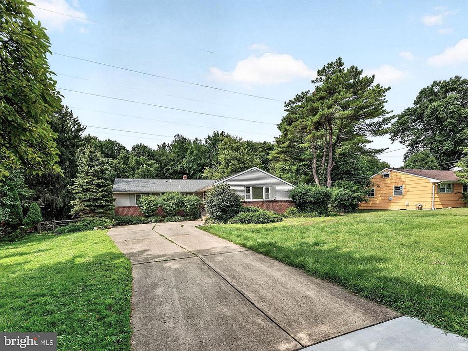 1st image of 29 Vander Veer Dr