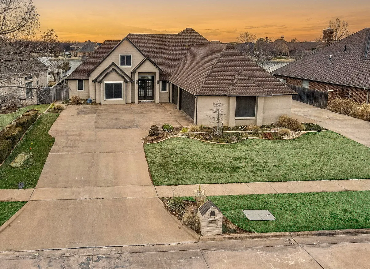 4 bed, 4700 sqft, $3,495 — Photo 1