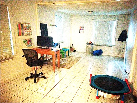 5th image of 2653 N Springfield Ave