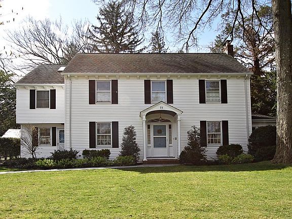 3rd image of 18 Hewlett Dr