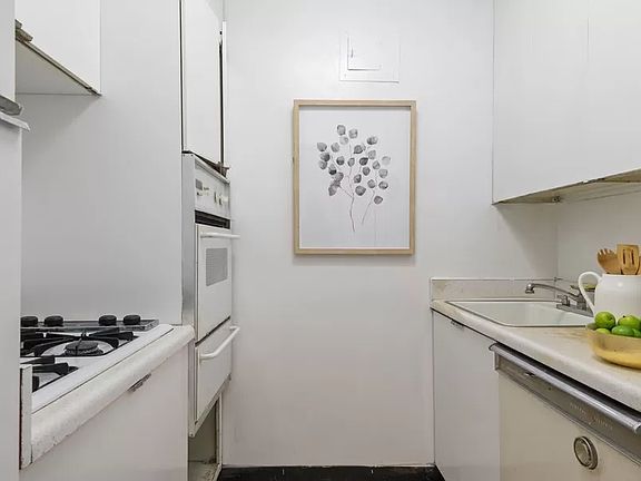 5th image of 301 E 78th St APT 16H