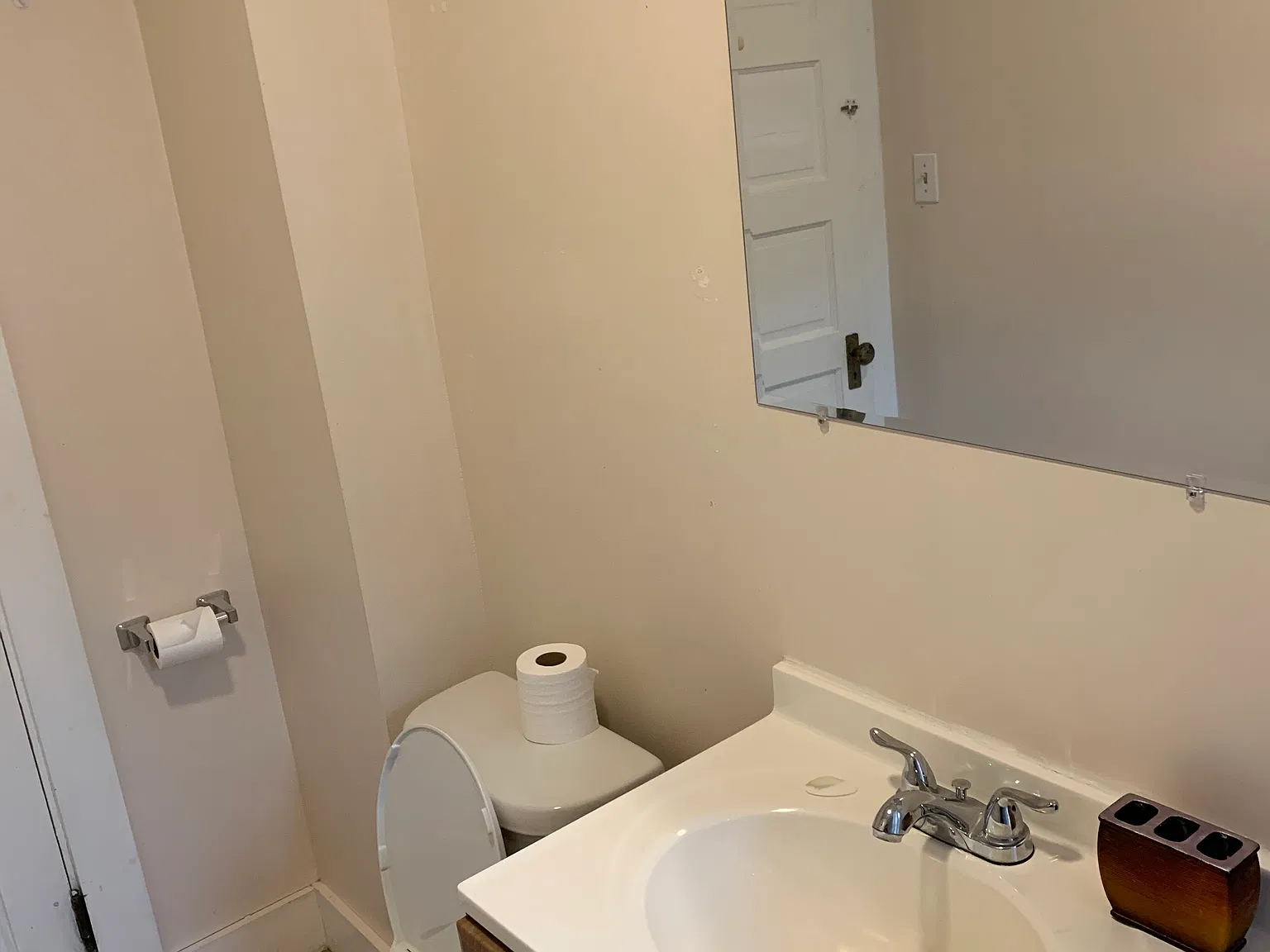 2 bed, 1.5 bath, 850 sqft, $950 — Photo 4
