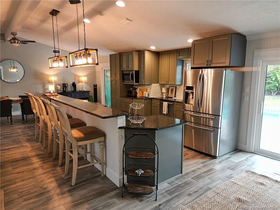 1st image of 323 SW Ridge Ln