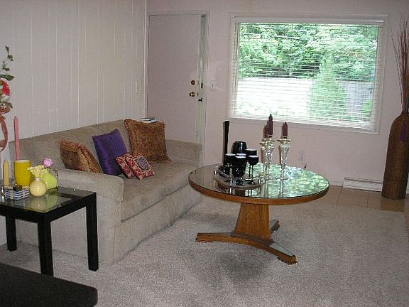 5th image of 1915 Hollyhock Dr