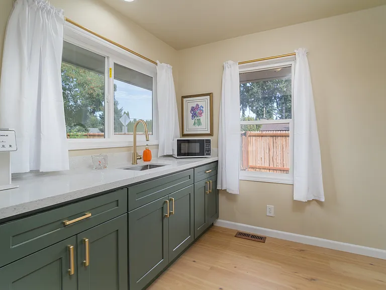 3601 Landau Ave NE — Photo 7