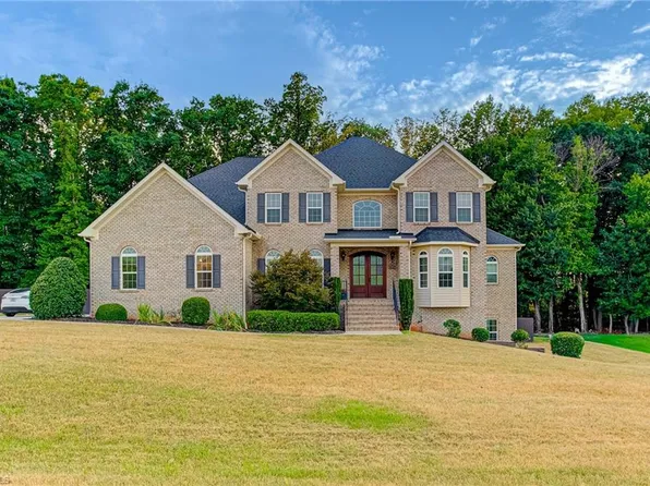 8519 Julina Dr, Oak Ridge, NC 27310