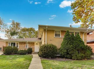711 Lacrosse Ave, Wilmette, IL 60091