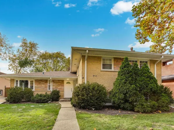 711 Lacrosse Ave, Wilmette, IL 60091