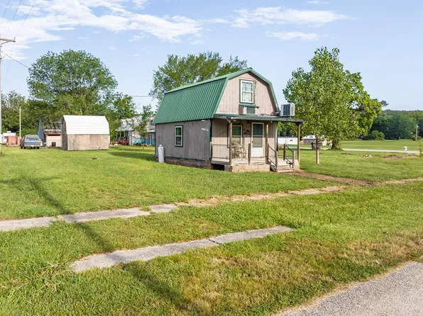 105 S G St, Niotaze, KS 67355
