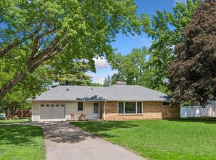 6 Mission Ln, Bloomington, MN 55420