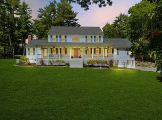 136 Paradise Ln, Rochester, MA 02770