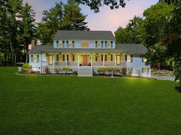 136 Paradise Ln, Rochester, MA 02770
