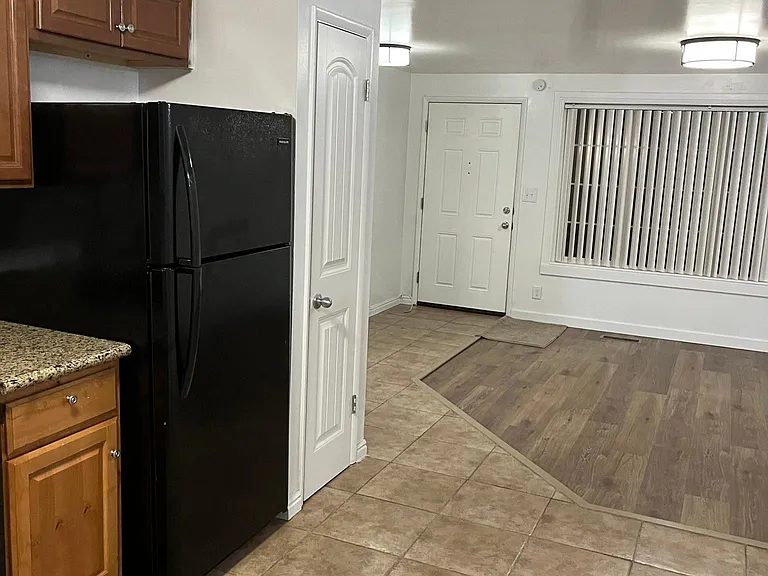 219 E Southgate Ave — Photo 9
