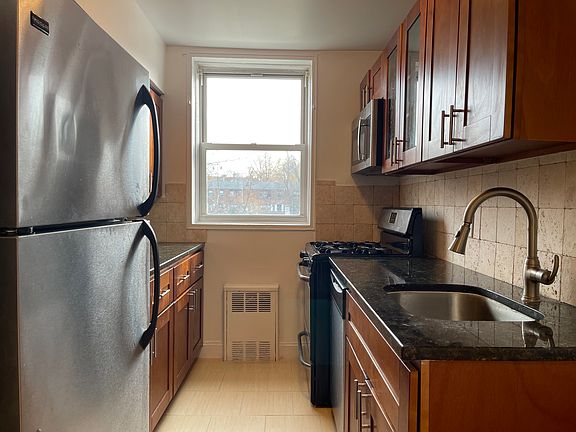 5th image of 2510 Ocean Pkwy APT 7G