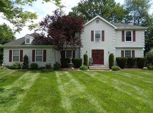 4 Lyndhurst Dr, Somerset, NJ 08873