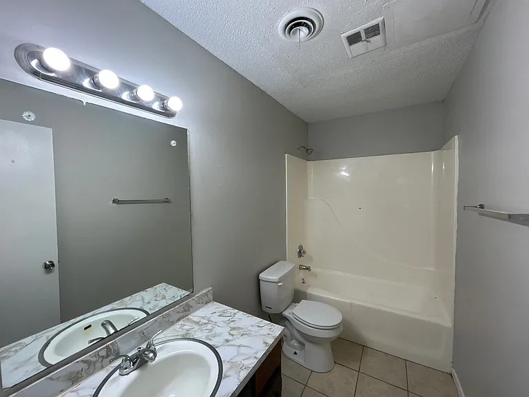 20 Lanway Cv #B — Photo 5