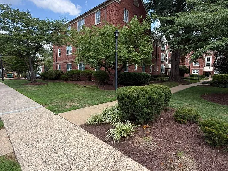 2111 N Scott St #62 — Photo 3