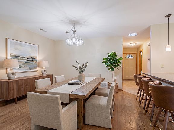 5th image of 11014 N Mequon Square Dr