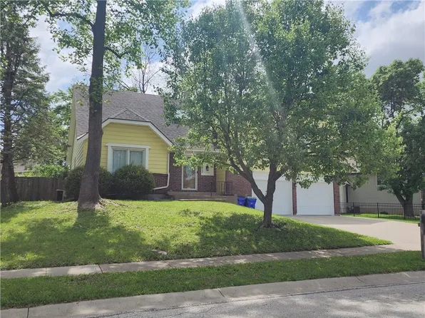 7302 Earnshaw St, Shawnee, KS 66216