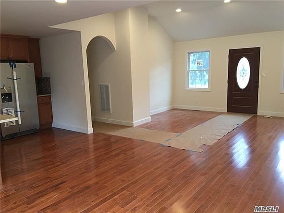 3rd image of 17 Cedar Oaks Ave