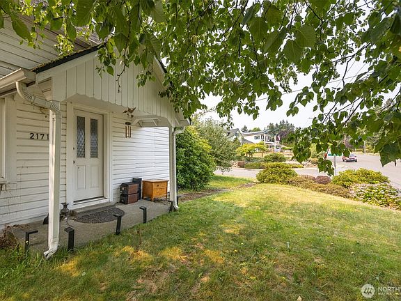 5th image of 2171 Gardiner Drive