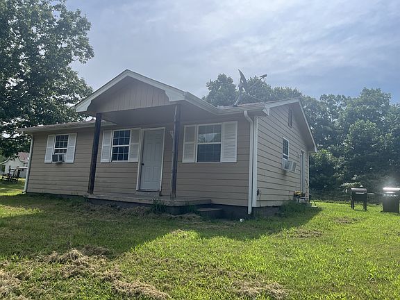 4th image of 2240 Valley View Rd