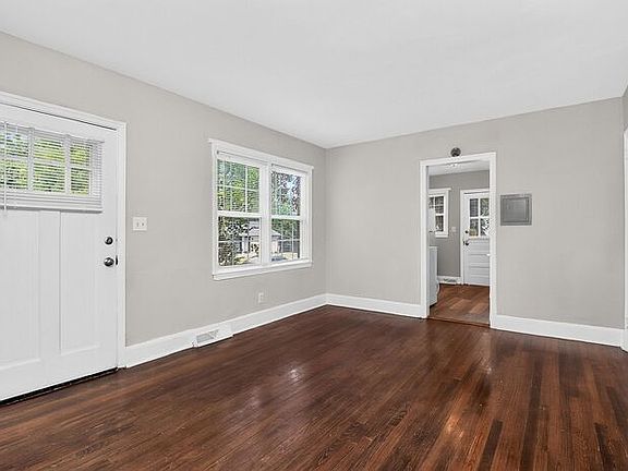 5th image of 3100 Holt St