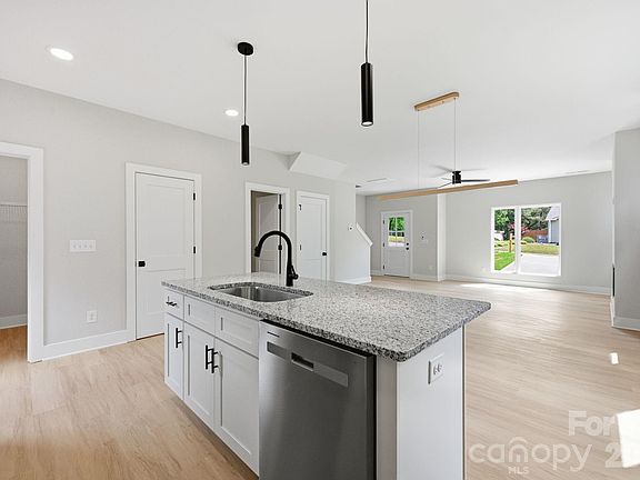 3rd image of 1036 Patton Ave