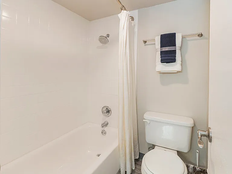 25 Broadmoor — Photo 17