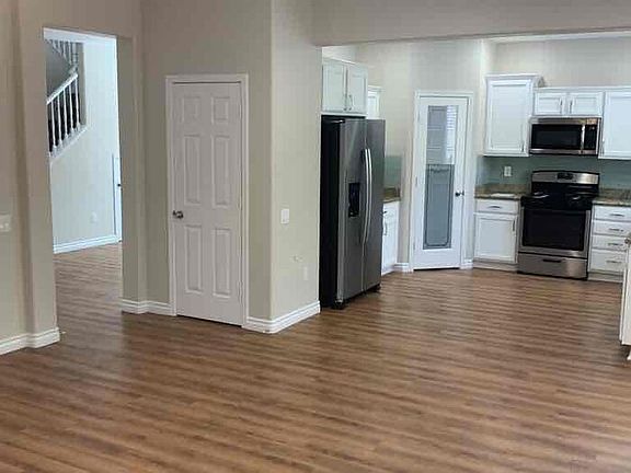 2nd image of 4425 Penguin Ave