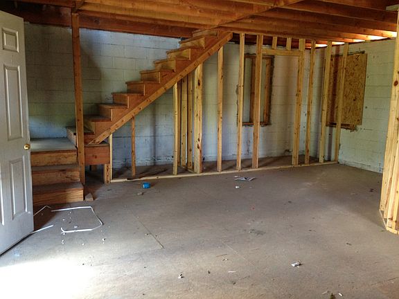 3rd image of 502 Larry St
