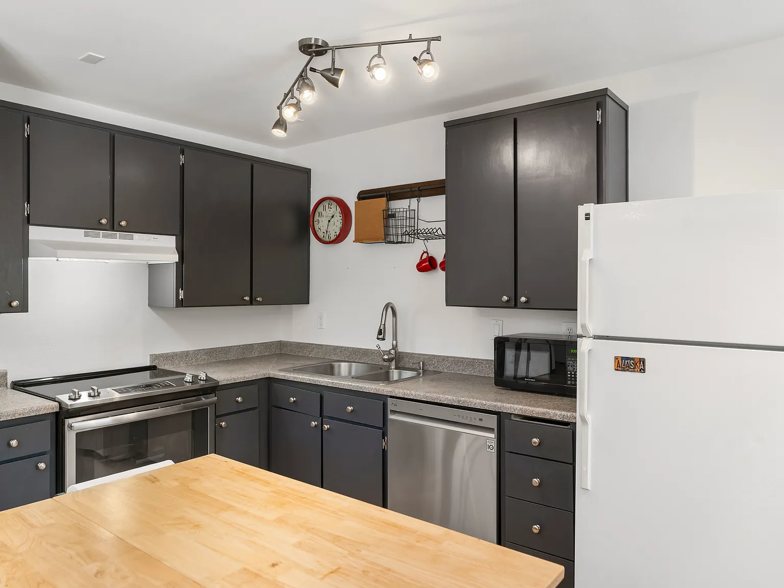 2 bed, 1018 sqft, $1,950 — Photo 4