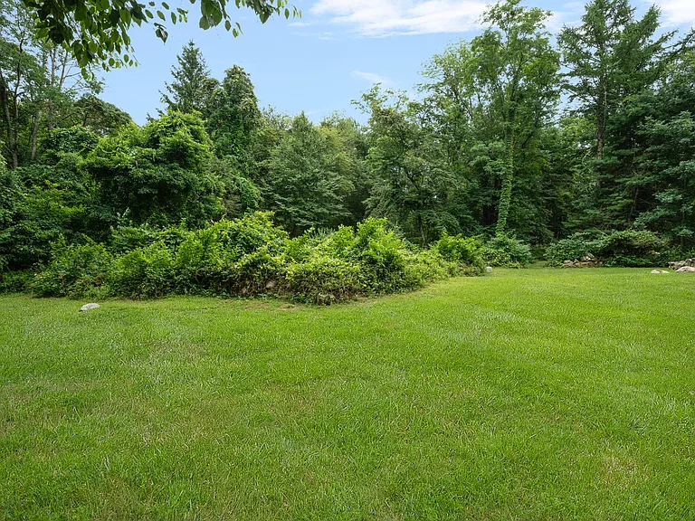 1515 South Rd — Photo 1