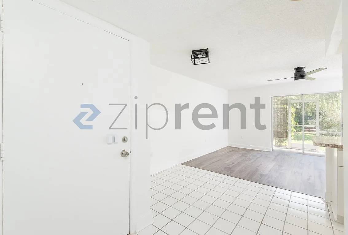Tradewinds Condo — Photo 1
