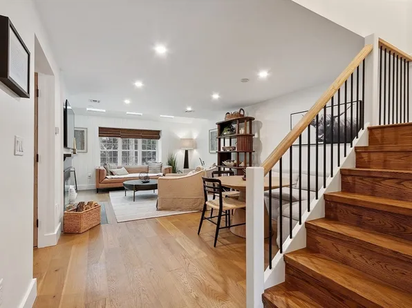 610 Ridgefield Cir #B, Clinton, MA 01510