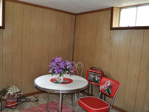 5th image of 142 Phyllis Ln