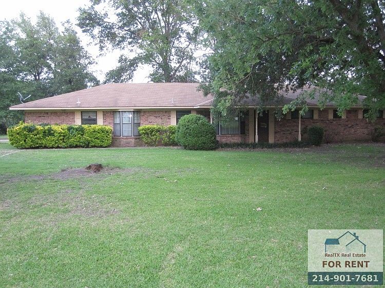 Sprawling front yard!