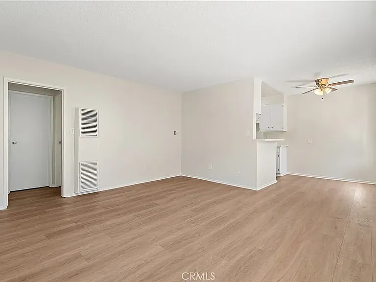 437 W Glenoaks Blvd #3 — Photo 4