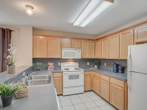 4th image of 1008 Bougainvillea St