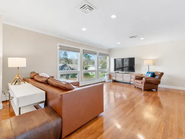 2 Columbine Ct, Montvale, NJ 07645