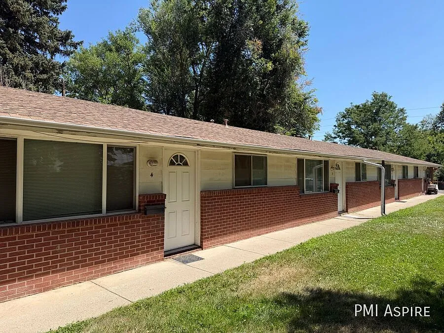 2 Bedroom 1 Bathroom Apartment in Longmont — Photo 1