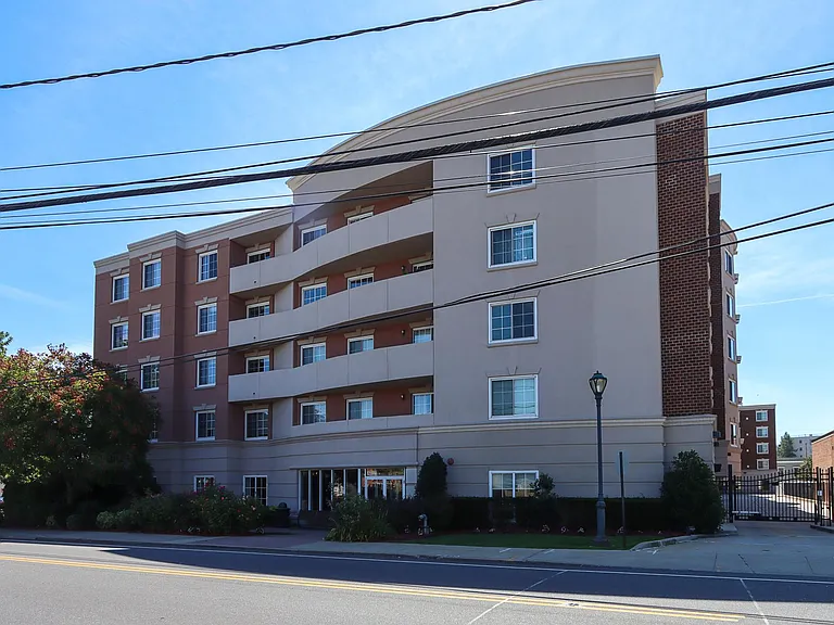 242 Maple Ave #407 — Photo 2