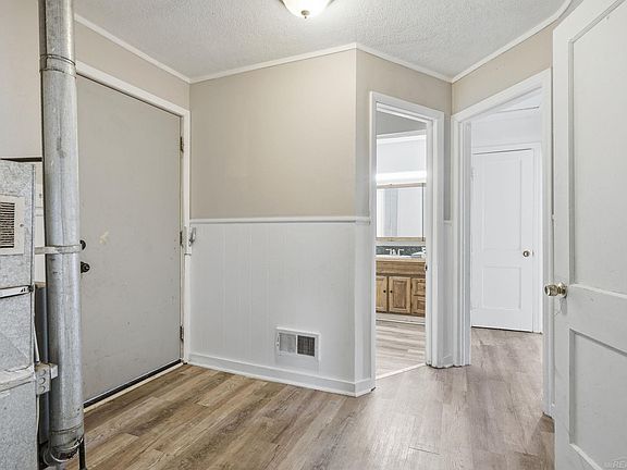 5th image of 925 Leland St