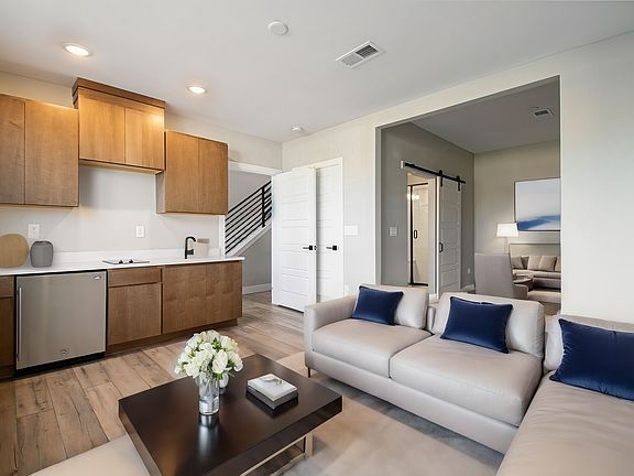 4th image of 2044 S Holly St Unit 6