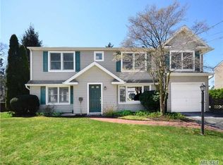 23 Harbor Hl, Port Washington, NY 11050