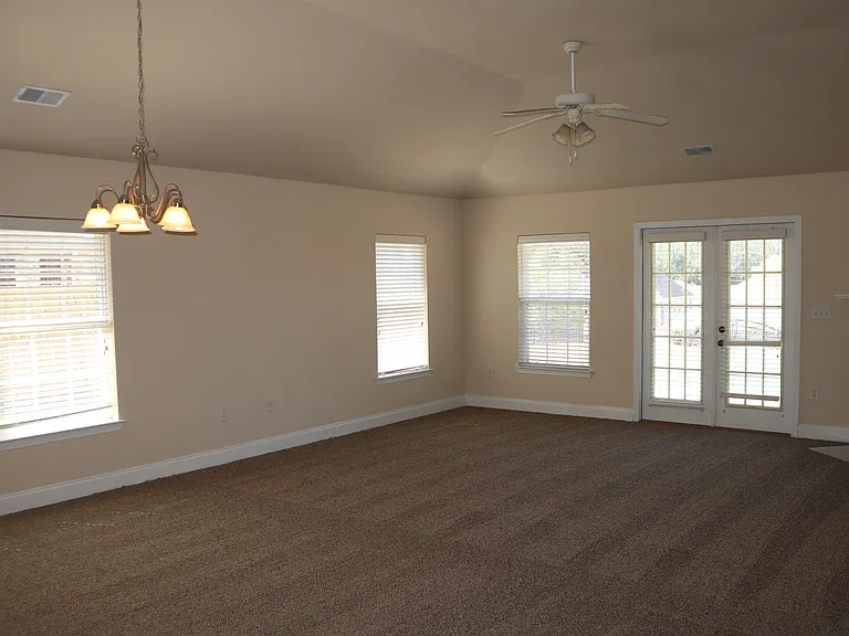 148 Old Ivy Rd — Photo 3