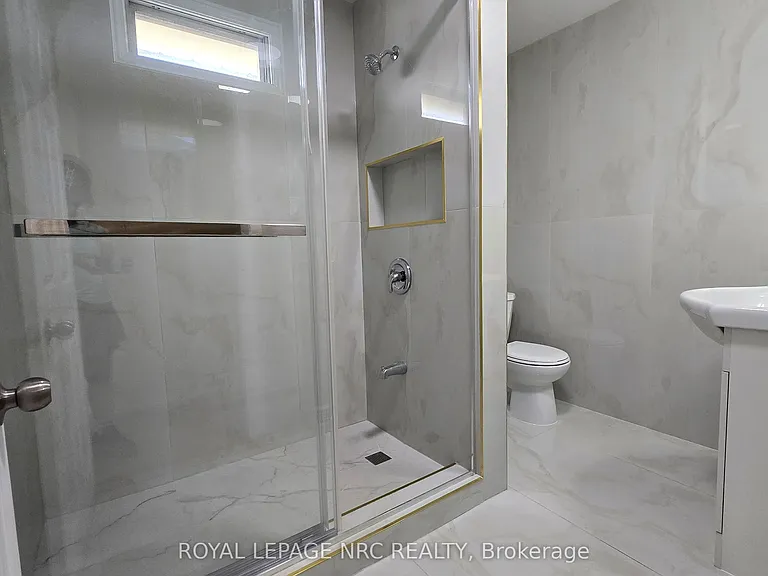 4425 Hiram St — Photo 7