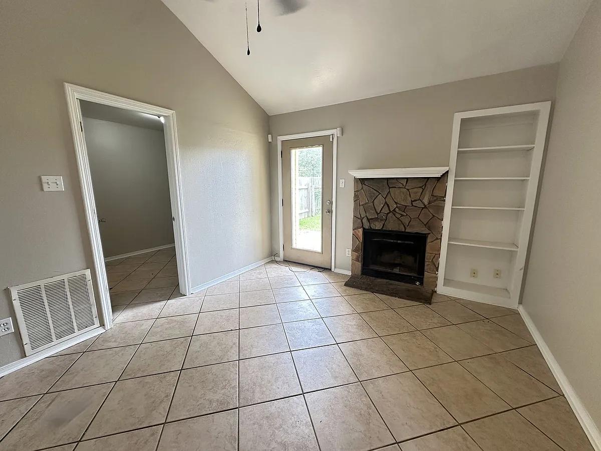 Building Photo - 2878 Mackey Ln